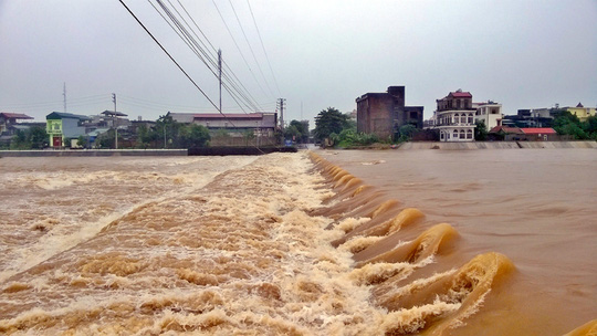 Quảng Ninh: 1 huyện bị cô lập hoàn toàn trong nước lũ - Ảnh 2.