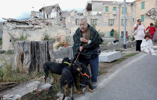 Động đất Ý: Bé 8 tuổi xả thân che cho em gái sống sót - Ảnh 3.