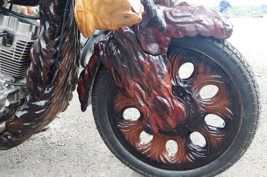 Chiếc mô tô bằng gỗ độc nhất vô nhị ở Lâm Đồng - Ảnh 3.
