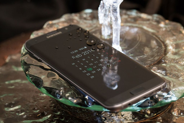 Vậy là iPhone 7 chống được nước theo tiêu chuẩn IP67, vậy IP67 khác gì IP68 của Galaxy S7? - Ảnh 2.