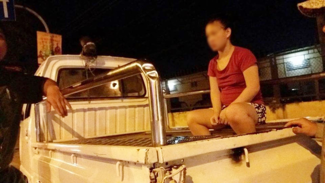 Hà Nội: Thiếu nữ 16 tuổi đang mang bầu 4 tháng bị chồng hờ đánh đập dã man giữa phố - Ảnh 3.