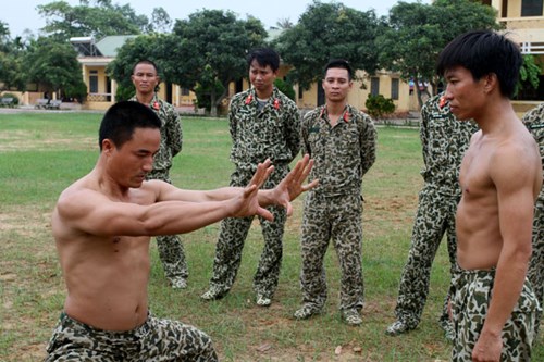 Mục kích đặc công chống khủng bố khổ luyện - Ảnh 6.