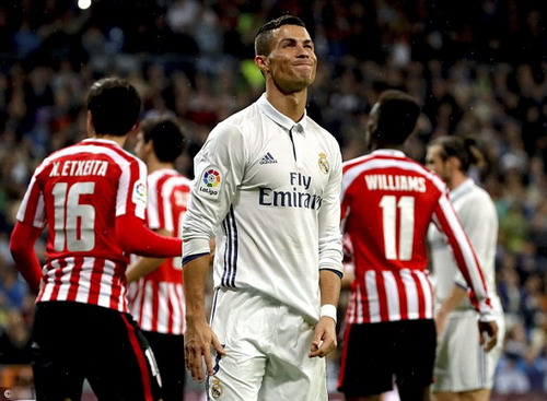 Ham “tút” ngoại hình, Ronaldo dứt điểm tệ - Ảnh 3.