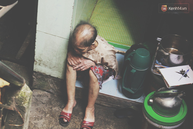Ngôi nhà bé như mắt muỗi ngay giữa Hà Nội: Rộng 4m2, có 5 người sinh sống - Ảnh 4.