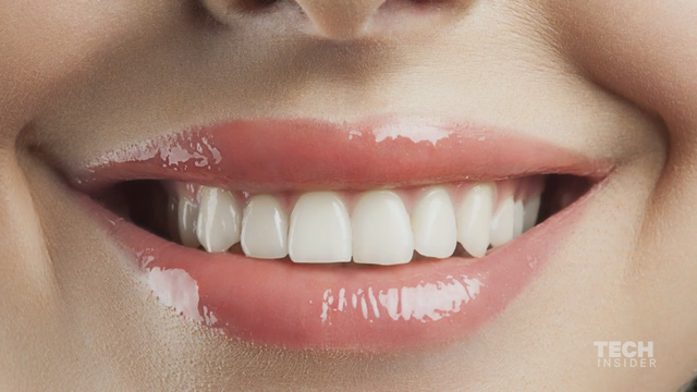 Dùng kem đánh răng hàng ngày mà răng vẫn vàng ố, nghe nha sĩ Mỹ chia sẻ 3 cách làm trắng răng tức thì - Ảnh 4.