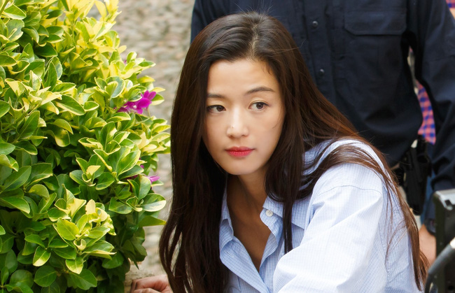 Cặp đôi Huyền thoại biển xanh Jeon Ji Hyun - Lee Min Ho: Đẹp, giàu, đến người yêu cũng khủng - Ảnh 4.