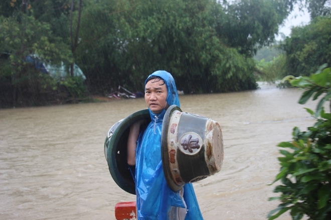 “Thủ phủ” mai vàng vật vã chạy lũ - Ảnh 8.