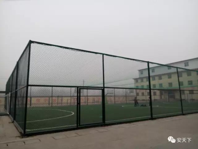 Trung Quốc: Ô nhiễm không khí tới nỗi học sinh ngồi thi ngoài sân trường khỏi cần giám thị - Ảnh 4.