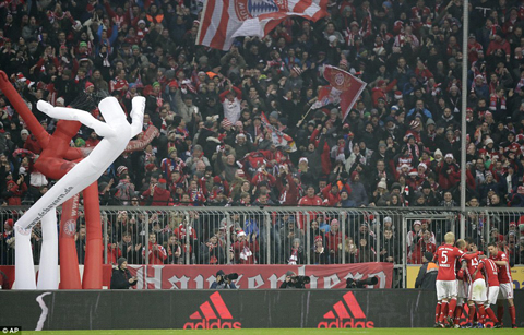 Bayern Munich 3-0 RB Leipzig: Dạy kẻ nổi loạn bài học nhớ đời, Bayern vô địch lượt đi - Ảnh 5.