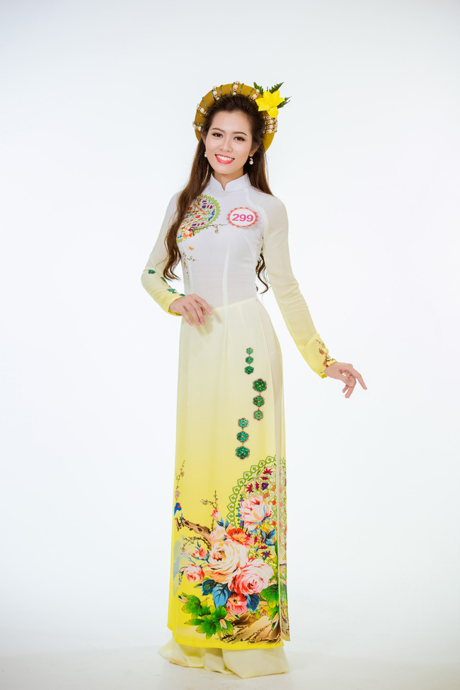Dàn thí sinh Hoa hậu Việt Nam khoe dáng với áo dài - Ảnh 29.
