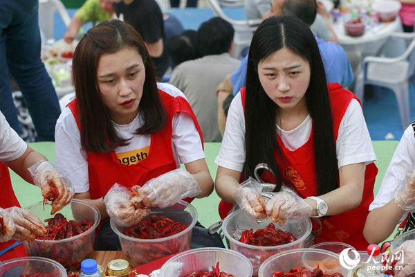 30.000 người chen lấn trong lễ hội này - Ảnh 4.