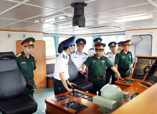 ẢNH+VIDEO: Cảnh sát biển Việt Nam tiếp nhận cùng lúc 3 tàu hiện đại - Ảnh 3.