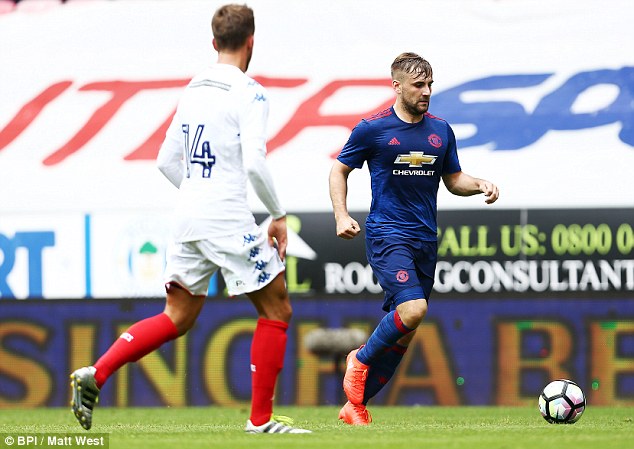 Bức thư xúc động của Luke Shaw gửi cặp vợ chồng fan MU có con qua đời - Ảnh 4.