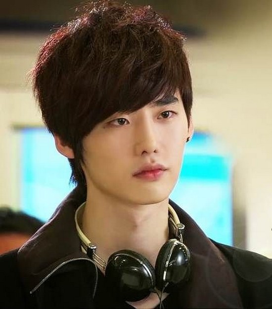 7 khoảnh khắc “đốn tim” khán giả của Lee Jong Suk  - Ảnh 4.