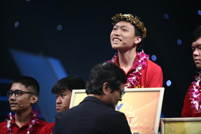 MC Trần Ngọc hết thiêng khi mất ngôi dẫn đâu thắng đó ở năm thứ 4 - Ảnh 4.