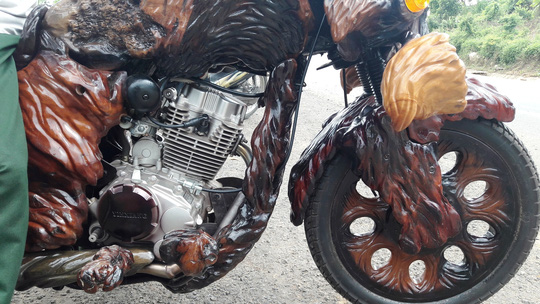 Chiếc mô tô bằng gỗ độc nhất vô nhị ở Lâm Đồng - Ảnh 4.