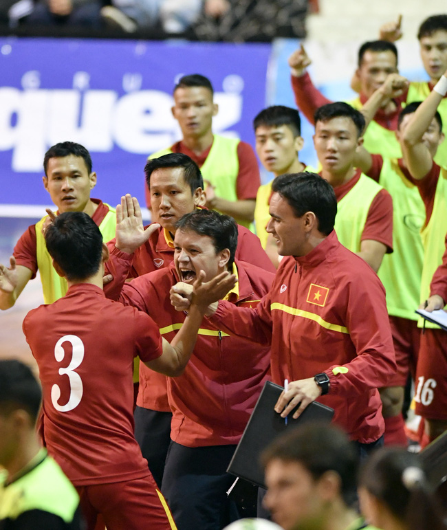 Ông bầu futsal Việt Nam hồi hộp chờ đợi thời khắc lịch sử ở đấu trường World Cup - Ảnh 4.