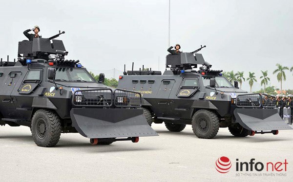 Cảnh sát cơ động Hà Nội phô diễn lực lượng, xe chiến đấu hiện đại  - Ảnh 4.