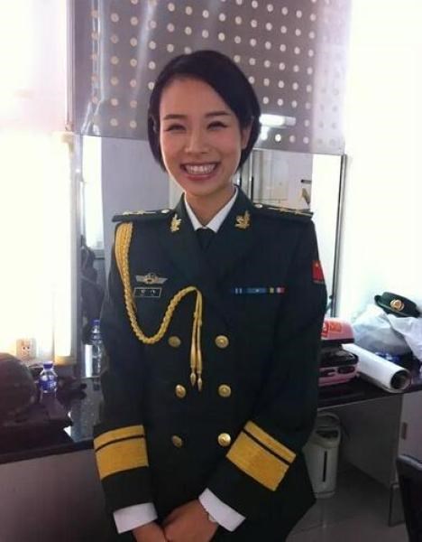 [Photo] Nữ vệ sỹ xinh đẹp tại G20 trở thành nữ hoàng trực tuyến - Ảnh 4.