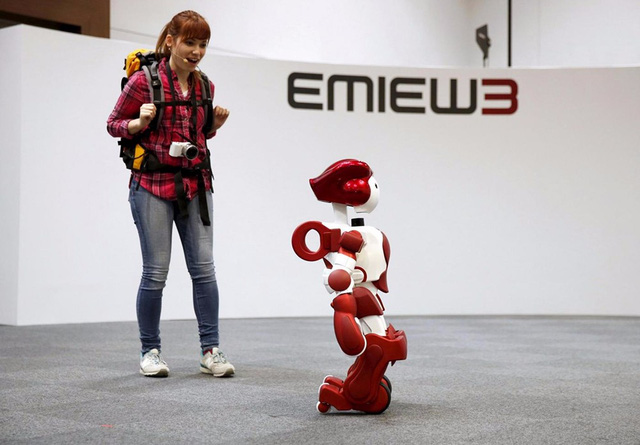Nhật Bản giới thiệu robot biết nói tiếng Anh, giúp du khách không bị lạc ở sân bay - Ảnh 4.