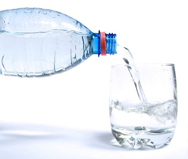 Điều gì đang rình rập bạn từ bình đựng nước làm từ nhựa tái chế vẫn sử dụng để uống hàng ngày? - Ảnh 4.