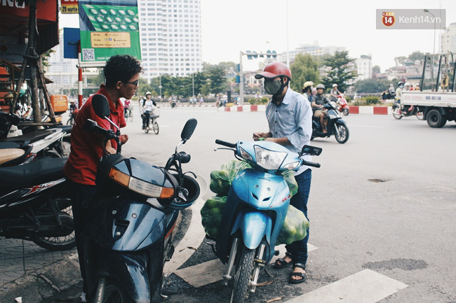 Lạc quan và kiên cường, đấy là cách chàng shipper cụt cả 2 tay đối mặt với cuộc sống đầy nhọc nhằn - Ảnh 5.