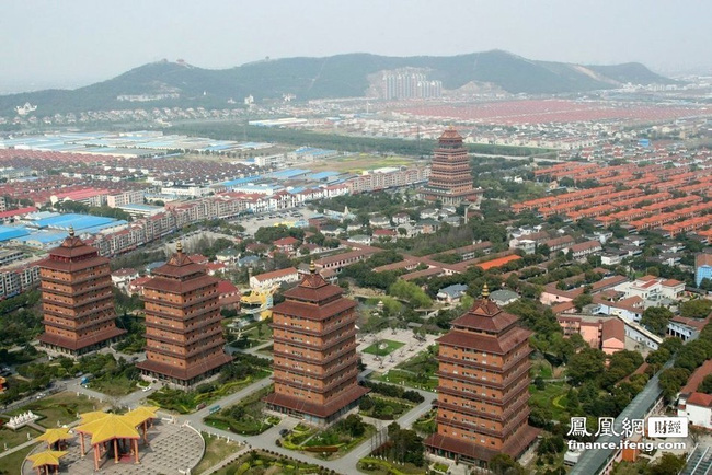 Mục sở thị ngôi làng hiện đại và giàu có nhất Trung Quốc - Ảnh 5.