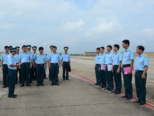 Quân chủng PK-KQ tổ chức thành công ban bay mẫu cho Trung đoàn 925 - Ảnh 5.