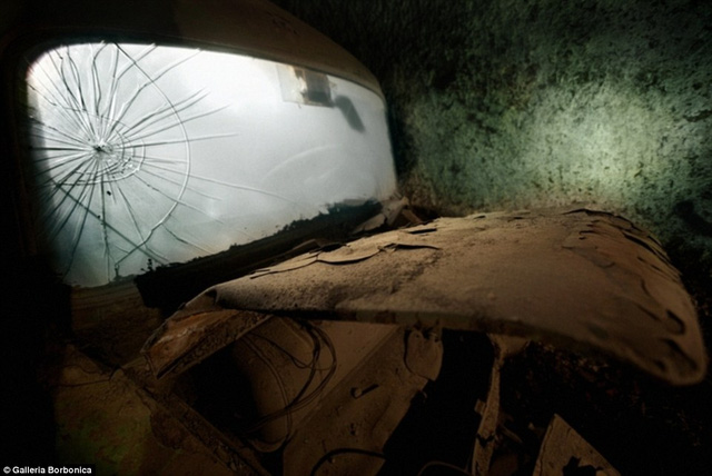 Đường hầm thoát hiểm của nhà vua thế kỷ 19 thành “bảo tàng xe cổ” thu hút khách du lịch - Ảnh 5.