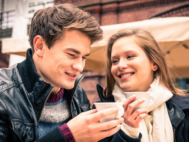 Các cặp đôi hạnh phúc thường ít chia sẻ trên mạng xã hội - Ảnh 5.