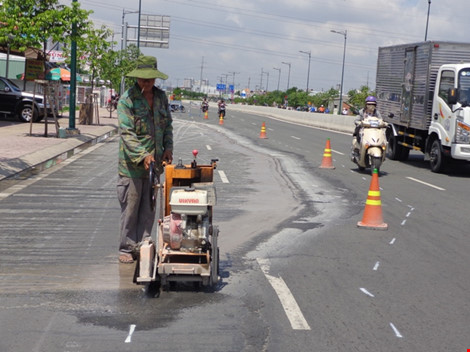 Chuyên gia phân tích những vết nứt lạ trên đường Phạm Văn Đồng - Ảnh 4.