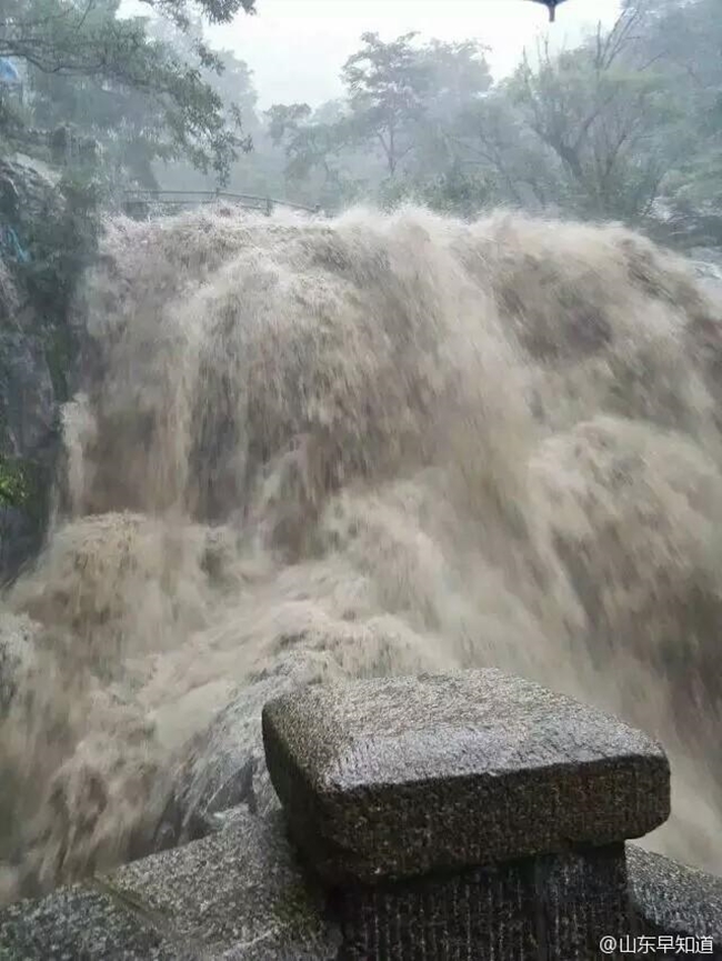 Chùm ảnh: Cảnh tượng lụt lội khủng khiếp ở Trung Quốc - Ảnh 5.