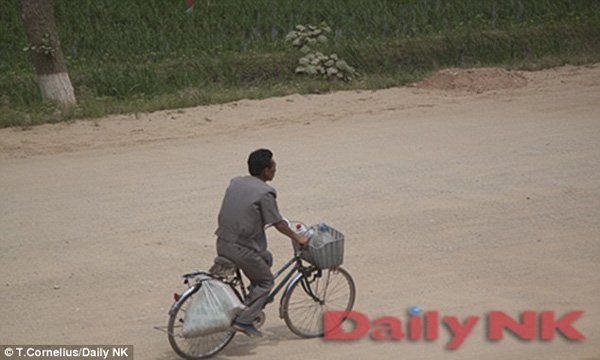 Triều Tiên: Quan chức đi Audi, dân đi xe đạp cũ - Ảnh 5.