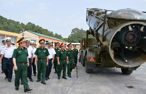 Đại tướng Ngô Xuân Lịch kiểm tra công tác huấn luyện, sẵn sàng chiến đấu tại Lữ đoàn 679 - Ảnh 1.