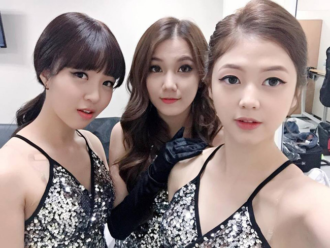 Vẻ đẹp của ba cô gái Việt khiến ca sĩ Hàn trợn mắt, há mồm - Ảnh 4.