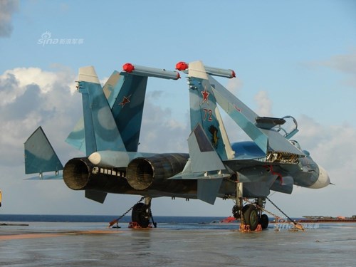 [ẢNH] Tiêm kích Su-33 xuất kích, Địa Trung Hải tăng nhiệt - Ảnh 6.