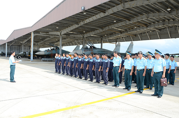Quân chủng PK-KQ tổ chức thành công ban bay mẫu cho Trung đoàn 925 - Ảnh 6.