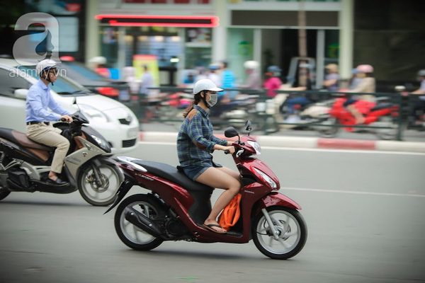 Gió lạnh đầu đông, chị em ra phố xúng xính với mốt... trên đông dưới hè - Ảnh 6.