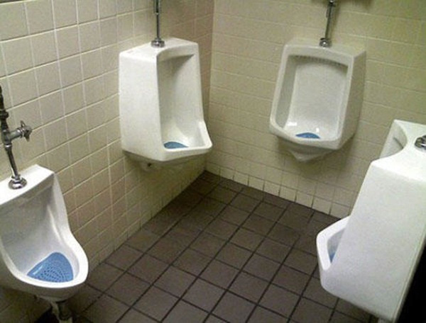 Những nhà vệ sinh với thiết kế lạ lùng khiến bạn đỏ mặt không dám giải quyết nỗi buồn - Ảnh 6.