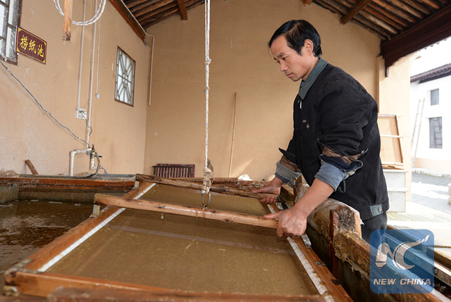 Thầy giáo Trung Quốc phát minh ra cách làm giấy từ phân gấu trúc dựa theo phương pháp cổ từ 2.000 năm trước - Ảnh 5.