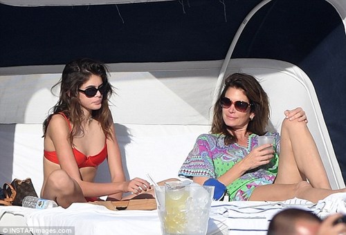 Con gái tuổi teen của Cindy Crawford diện bikini khoe dáng siêu mẫu - Ảnh 6.