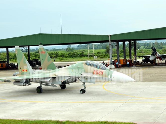 Công tác bảo đảm kỹ thuật cho tiêm kích Su-30MK2 trước giờ cất cánh - Ảnh 6.