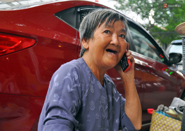 Mỗi ngày, bà cụ 66 tuổi lại lặn lội 20km lên Sài Gòn bán dạo gốm sứ nuôi con cháu... - Ảnh 6.