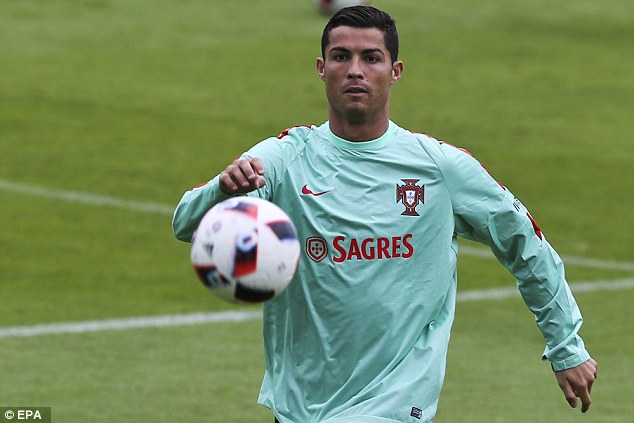 Ronaldo khiến CĐV sướng phát cuồng - Ảnh 5.