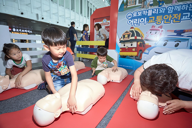 Với bộ kỹ năng này, trẻ em Hàn Quốc có thể khiến cả thế giới bất ngờ khi có tai nạn xảy ra - Ảnh 6.