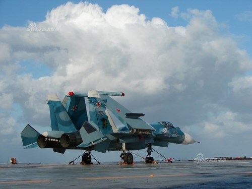 [ẢNH] Tiêm kích Su-33 xuất kích, Địa Trung Hải tăng nhiệt - Ảnh 7.