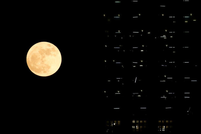 Lác mắt trước chùm ảnh siêu trăng thế kỷ trên bầu trời thế giới - Ảnh 7.