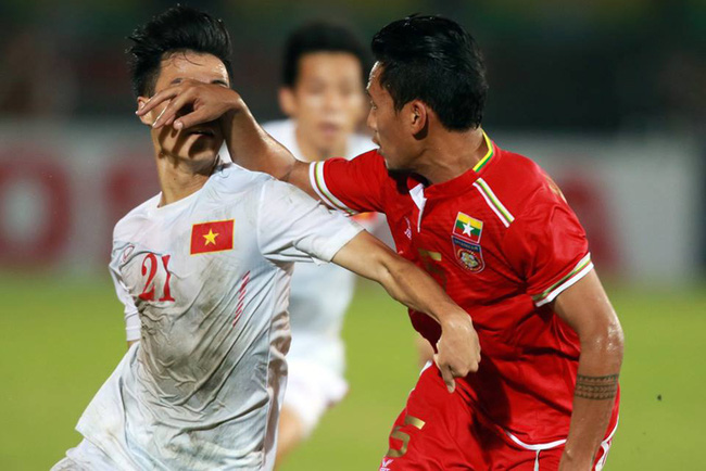 Myanmar đánh nguội, kẹp cổ, chơi xấu đội tuyển Việt Nam như thế này đây - Ảnh 7.