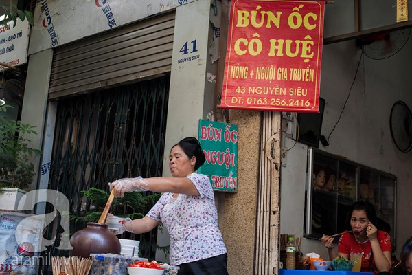 Cuối tuần ở quán bún 3 thập kỷ của người phụ nữ Hưng Yên rủ cả làng ra thủ đô bán bún ốc - Ảnh 7.