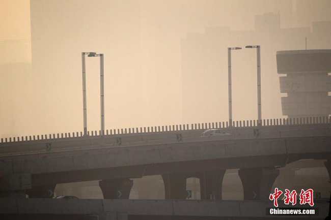 Trung Quốc: Ô nhiễm không khí tới nỗi học sinh ngồi thi ngoài sân trường khỏi cần giám thị - Ảnh 7.